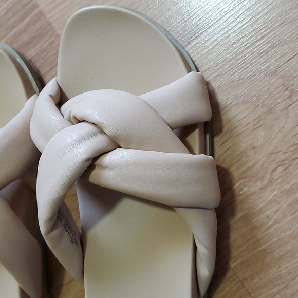 Universal Thread Sandals - Picture 3 of 6